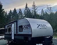 rv-with-awning-in-duncan-bc