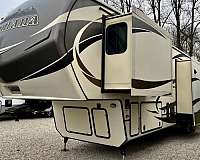 rv-with-hitch-receiver-in-new-castle-in