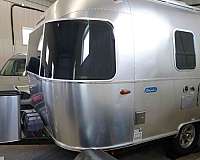 airstream-freedom-rv-with-awning