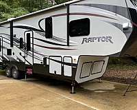 keystone-raptor-rv-with-air-conditioner