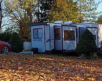 destination-trailer-rv-with-bathroom