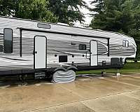 rv-with-generator-in-freeland-mi