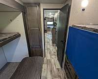 venture-rv-rv-with-shower