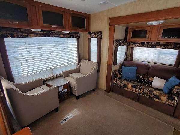 rv-with-awning-in-st-louis-mo