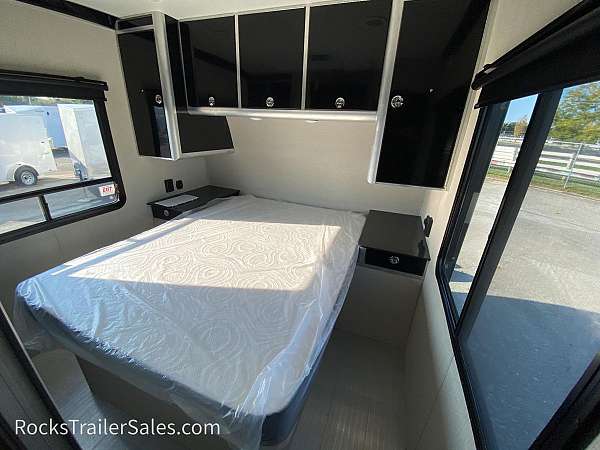 rv-with-awning-in-columbus-oh