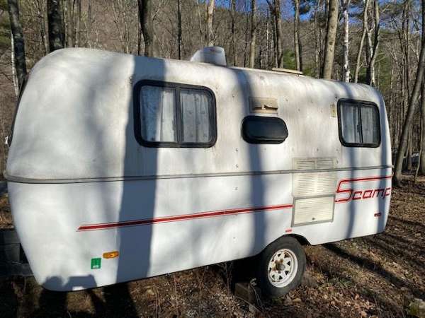 scamp-rv-with-front-entrance