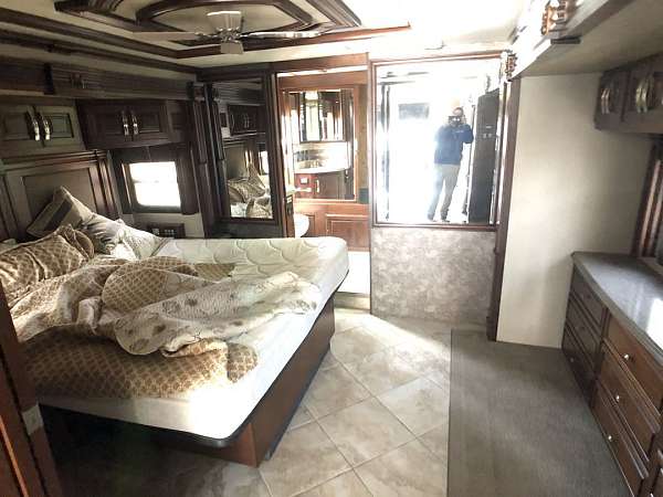 american-coach-rv-with-shower