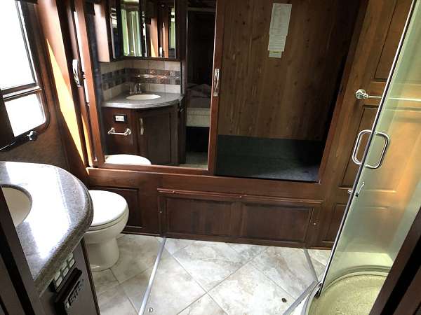 american-coach-rv-with-sink