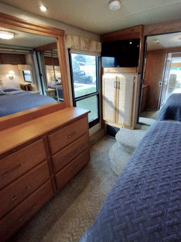 rv-with-front-entrance-in-bakersfield-ca