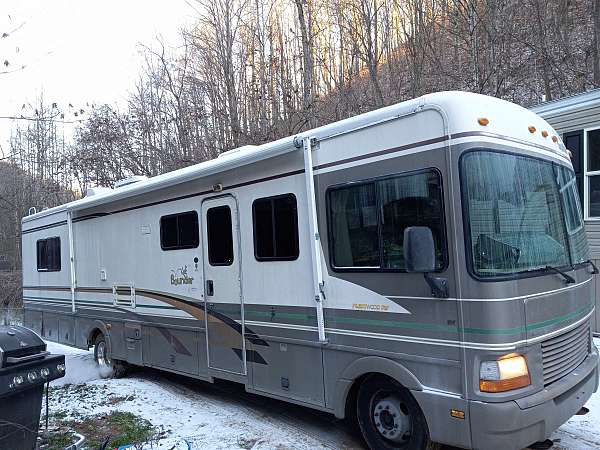 rv-with-automatic-step-in-luttrell-tn