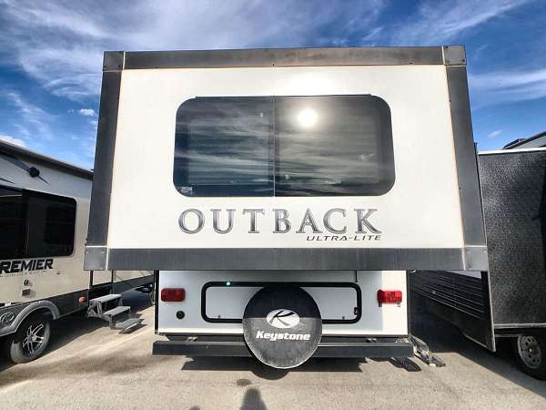 keystone-outback-rv-with-middle-entrance
