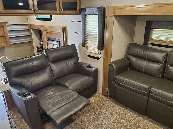 rv-with-hitch-receiver-in-hastings-mn
