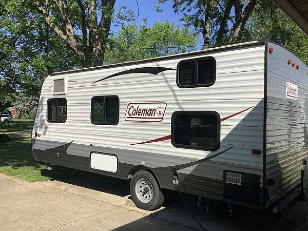 coleman-rv-with-middle-entrance