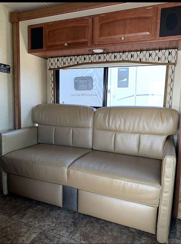 winnebago-access-rv-with-middle-entrance