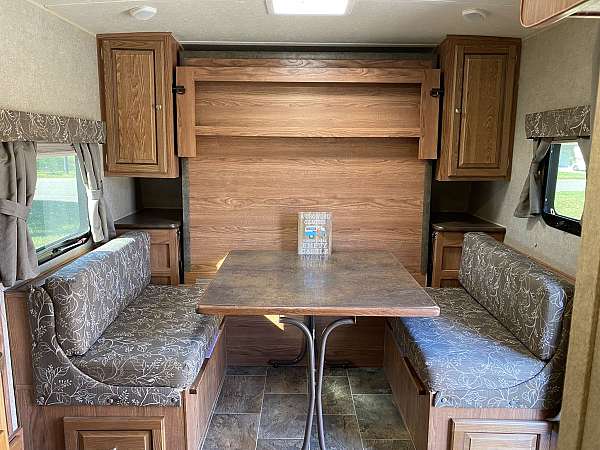 rv-with-battery-in-mahtomedi-mn