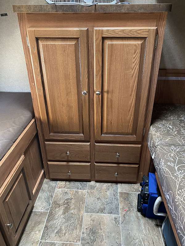 rv-with-leveling-jack-in-mahtomedi-mn