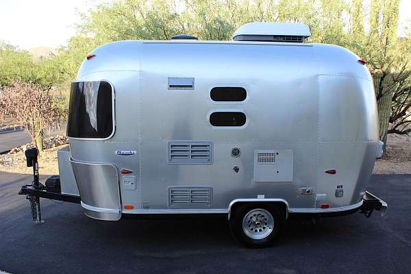 travel-trailer-rv-with-wate