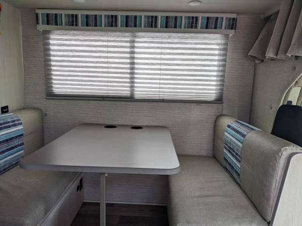 winnebago-outlook-rv-with-awning