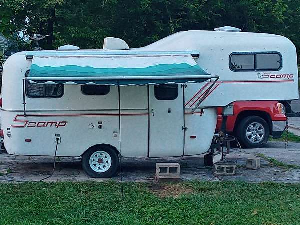 rv-with-awning-in-muncie-in