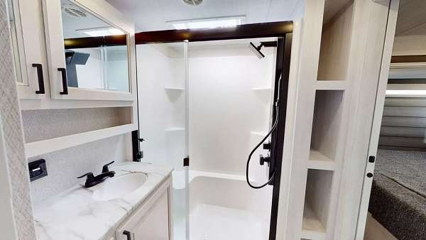 rv-with-shower-in-clifton-park-ny