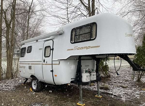 rv-with-awning-in-vermilion-oh