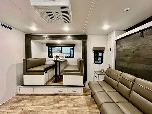 rv-with-bathroom-in-new-castle-in
