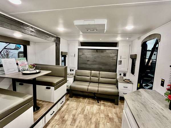 rv-with-battery-in-new-castle-in