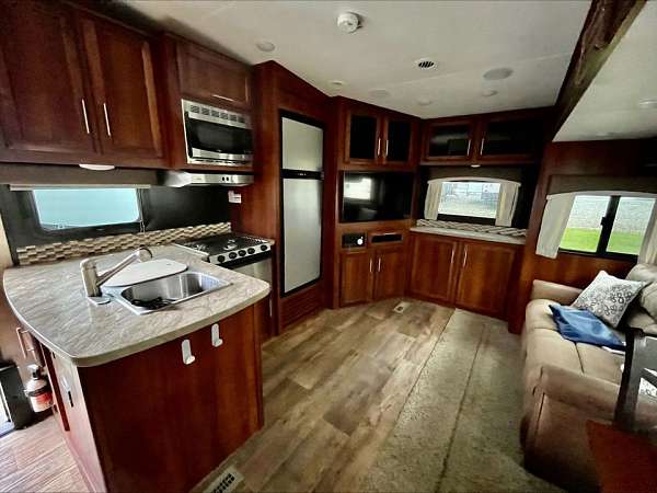 jayco-ht-rv-with-bedroom