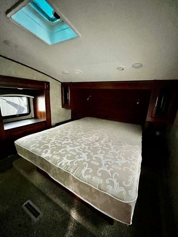 jayco-ht-rv-with-shower