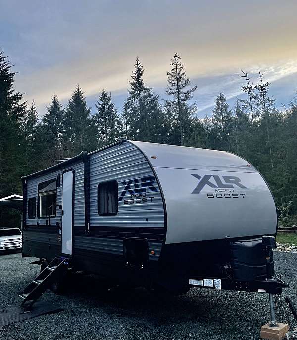 rv-with-awning-in-duncan-bc