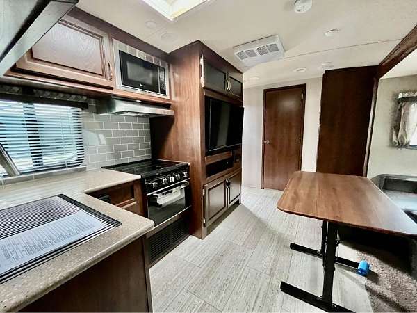 palomino-solaire-rv-for-sale