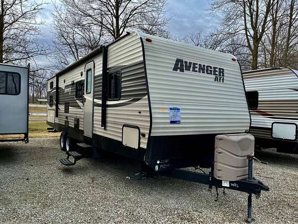 prime-time-avenger-rv-with-air-conditioner