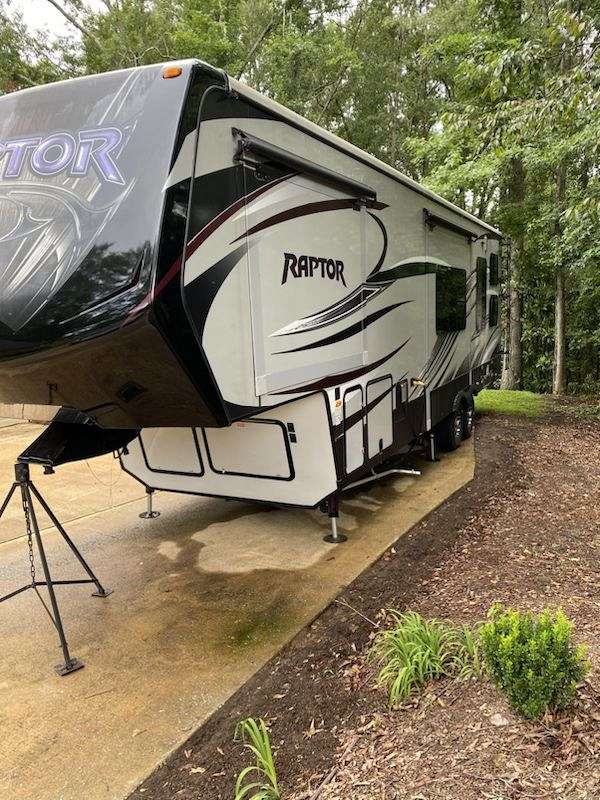 keystone-raptor-rv-with-dryer