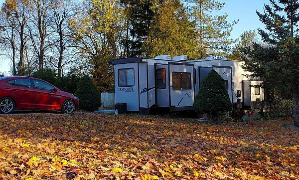 destination-trailer-rv-with-bathroom