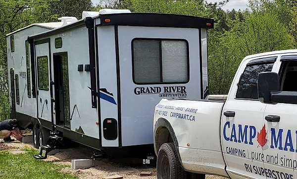 destination-trailer-rv-with-propane