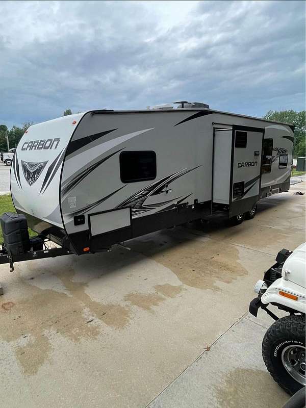 new-used-rv-with-bedroom-generator