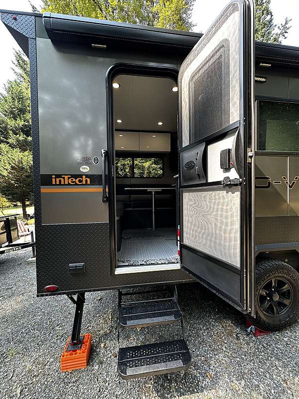 rv-with-awning-in-issaquah-wa