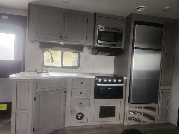 rv-with-awning-in-springville-tn