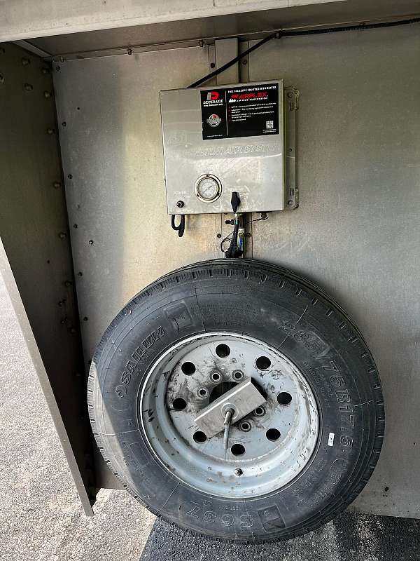 new-used-aluminum-rv