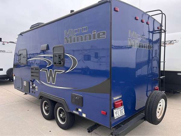 rv-with-awning-in-roca-ne