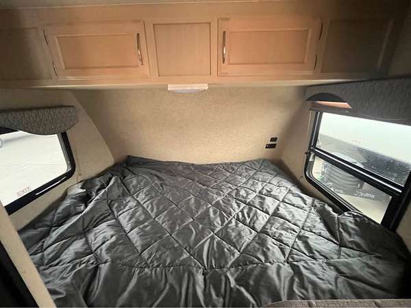 rv-with-bathroom-in-roca-ne