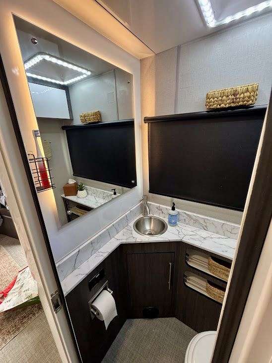 rv-with-bathroom-in-arizona