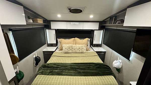 rv-with-bedroom-in-arizona