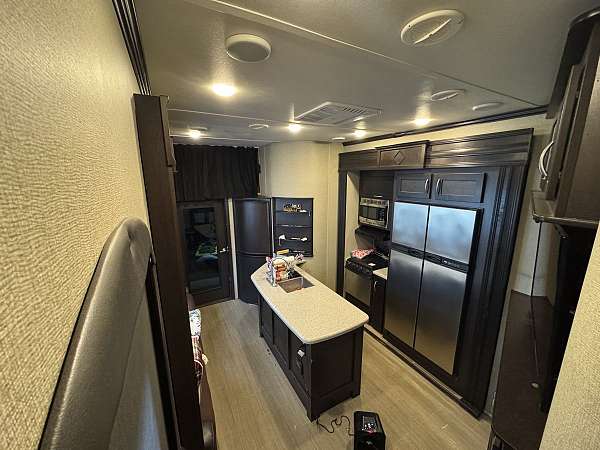 keystone-carbon-rv-with-shower