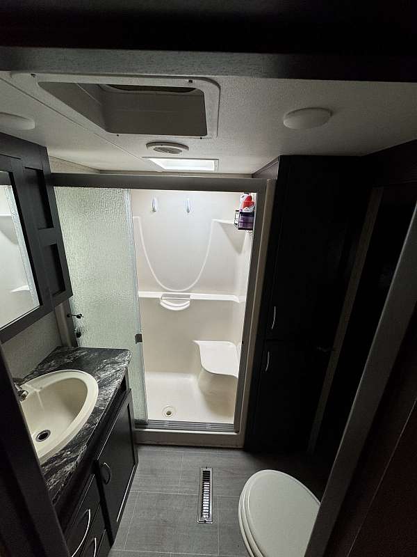 keystone-carbon-rv-with-toilet