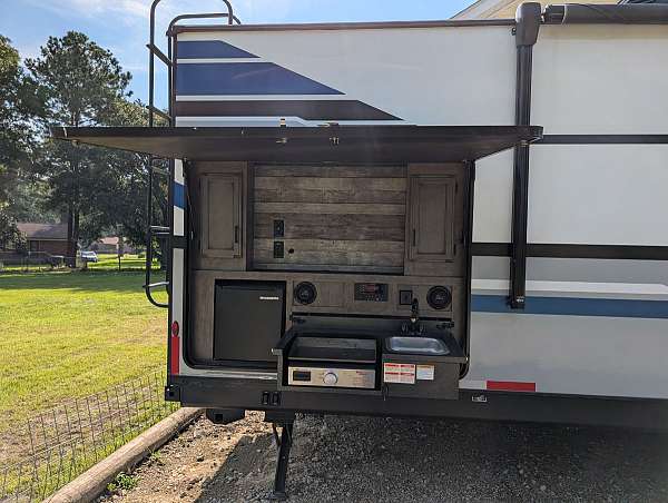 venture-rv-rv-with-awning