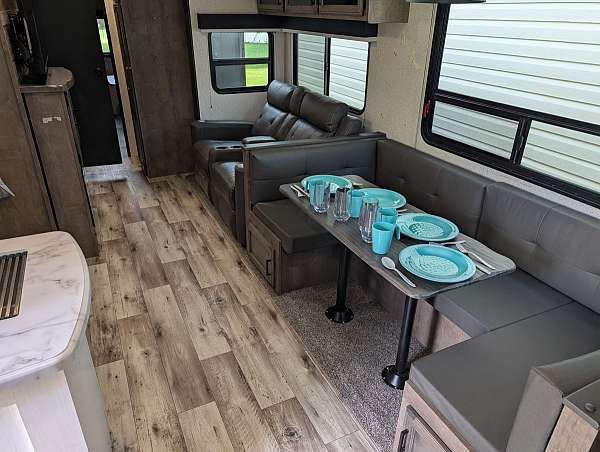 venture-rv-rv-with-hitch-receiver