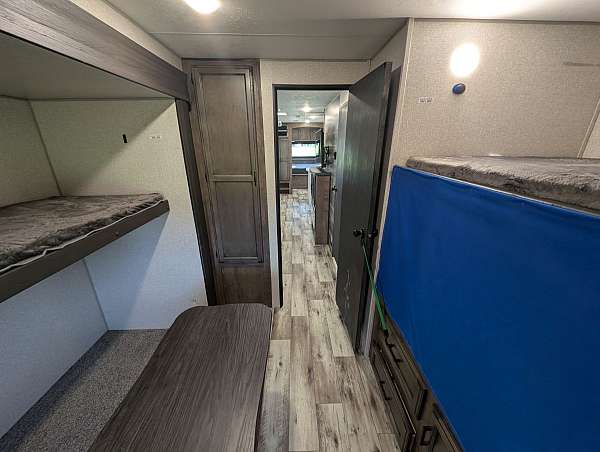 venture-rv-rv-with-shower