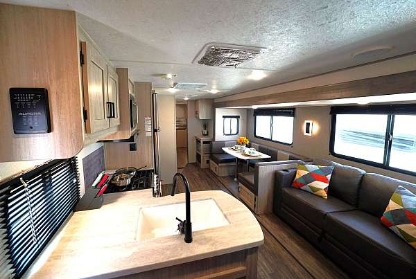 travel-trailer-rv-with-battery